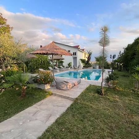 Villa Luxury - Dar Al Shams 01 Tirana